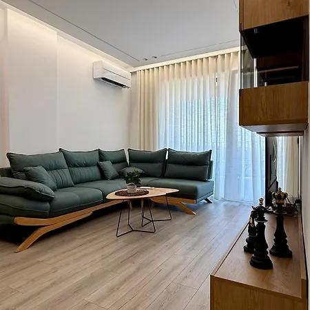 Teds Luxury 2 * טיראנה